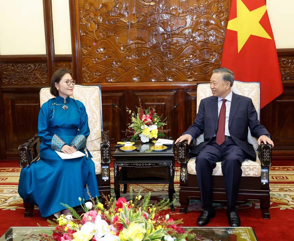 Party General Secretary and State President To Lam receives Mongolian Ambassador Ganbaatar Hulan in Hanoi on July 6. (Photo: VNA)