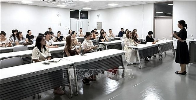 Vietnam Ranks First in Number of Foreigners with Long-Term Stays in RoK