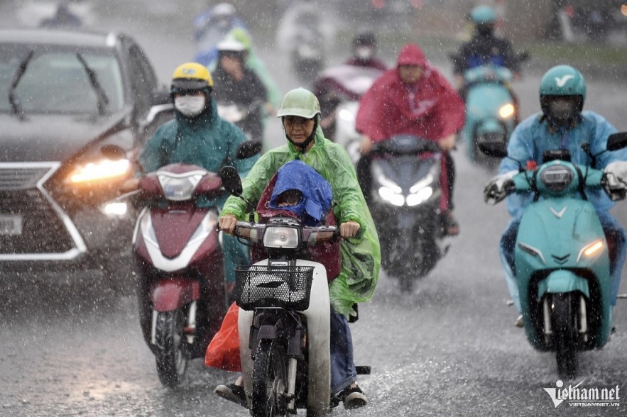Northern Vietnam is expected to continue experiencing widespread moderate to heavy rainfall in the coming days. Photo: Hoang Minh. Northern Vietnam is expected to continue experiencing widespread moderate to heavy rainfall in the coming days. Photo: Hoang Minh.