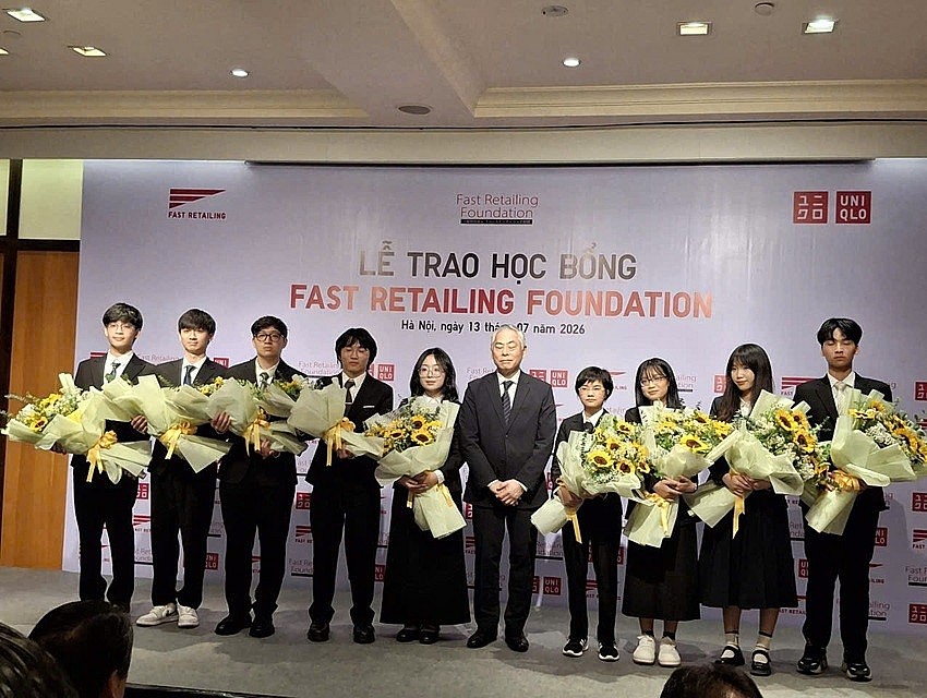 9 Vietnamese Students Receive Full Scholarships from Fast Retailing Foundation in Japan 9 Vietnamese Students Receive Full Scholarships from Fast Retailing Foundation in Japan