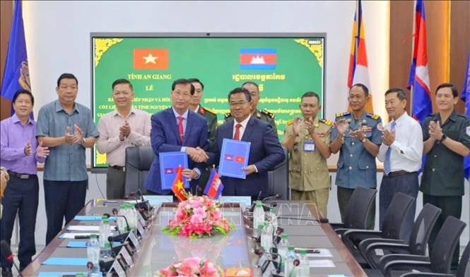 Vietnam Receives 14 Remains of Volunteer Soldiers and Experts from Cambodia