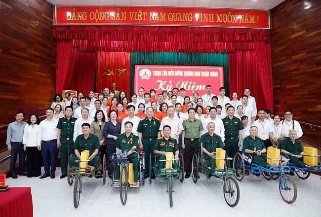 Top Leader Calls for Better Care for Invalids, Revolutionary Contributors