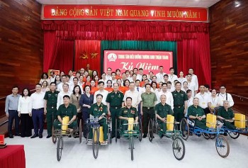 Top Leader Calls for Better Care for Invalids, Revolutionary Contributors