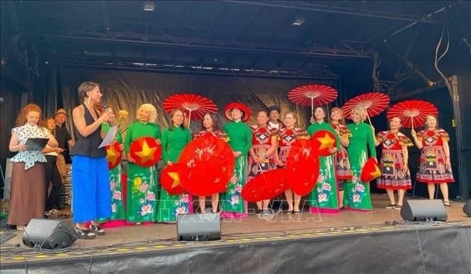 The performance of the Vietnamese community was honoured at the event. (Photo: Nhan Dan) The performance of the Vietnamese community was honoured at the event. (Photo: Nhan Dan)