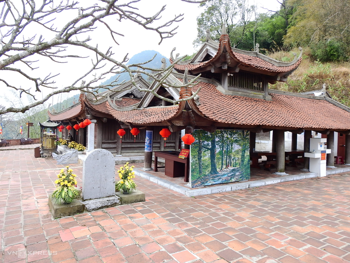 Famously religious scenic and relic complex Yen Tu deserted during epidemic time