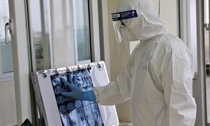 deputy pm vietnam fights covid 19 epidemic by its own tactics