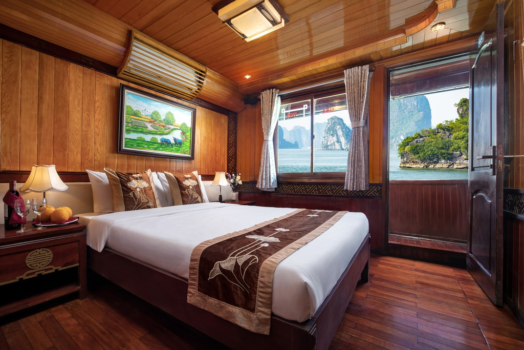 “Must-try” travel experiences on Ha Long Bay