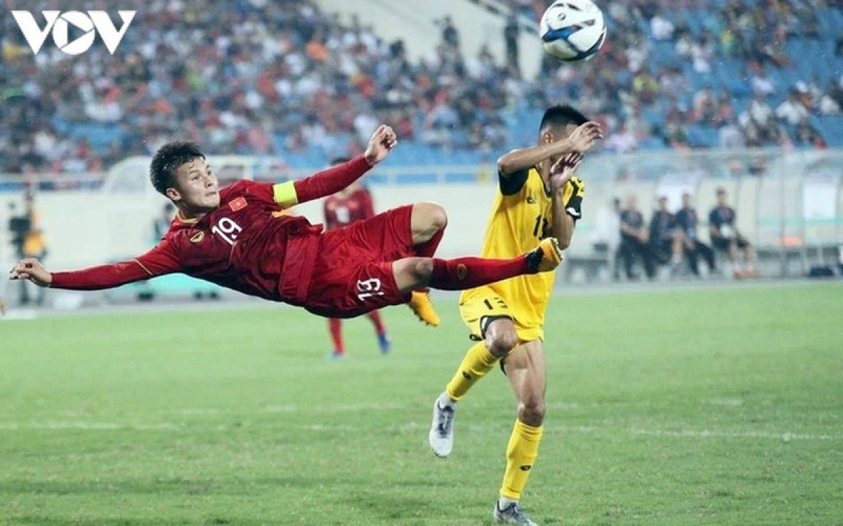 Vietnamese footballer nominated among best midfielders in AFC Cup