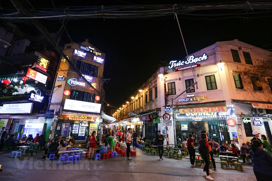 in photos karaoke parlors discotheques in hanoi bustling again