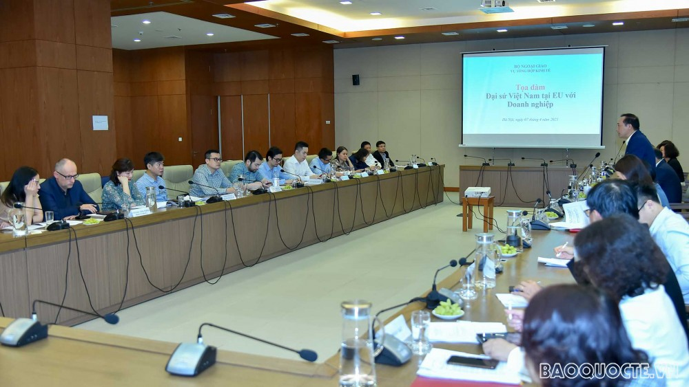 Seminar between Vietnamese Ambassadors and enterprises exporting goods to EU