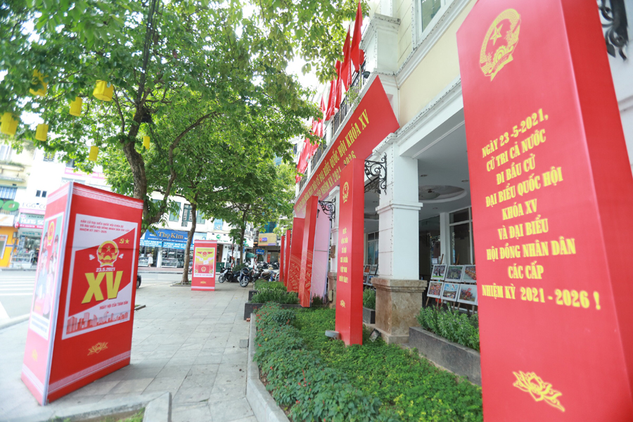 In Photos: Hanoi’s streets brilliantly adorned ahead of election day In Photos: Hanoi’s streets brilliantly adorned ahead of election day