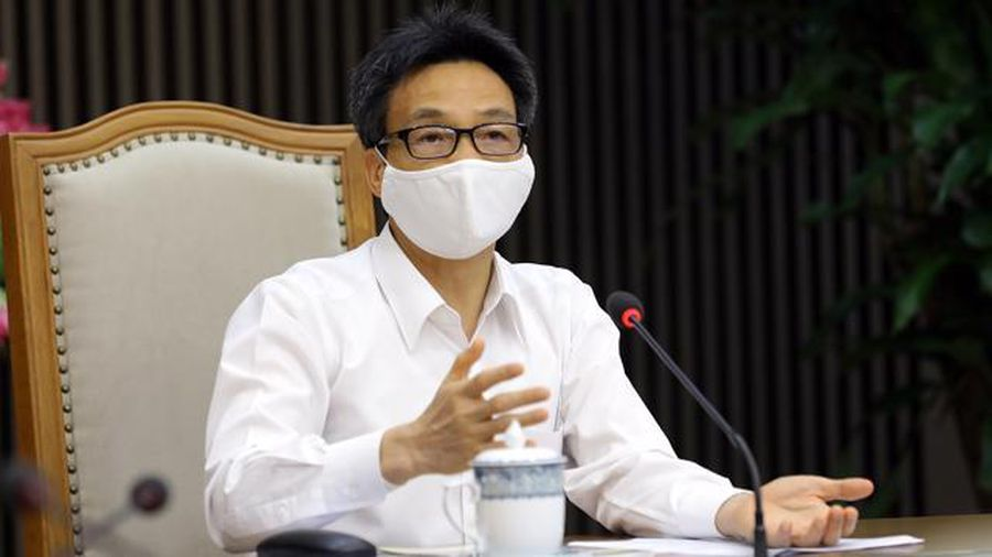 Over 100 people in Hanoi fined for not wearing face masks during holiday