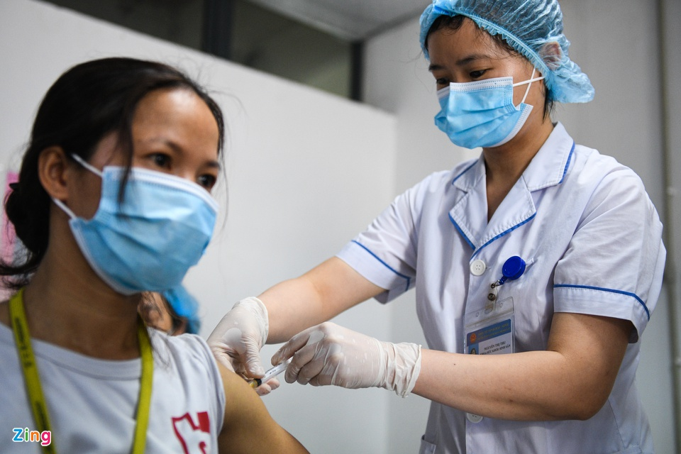 in photos workers in bac ninh bac giang provinces receive covid 19 vaccine