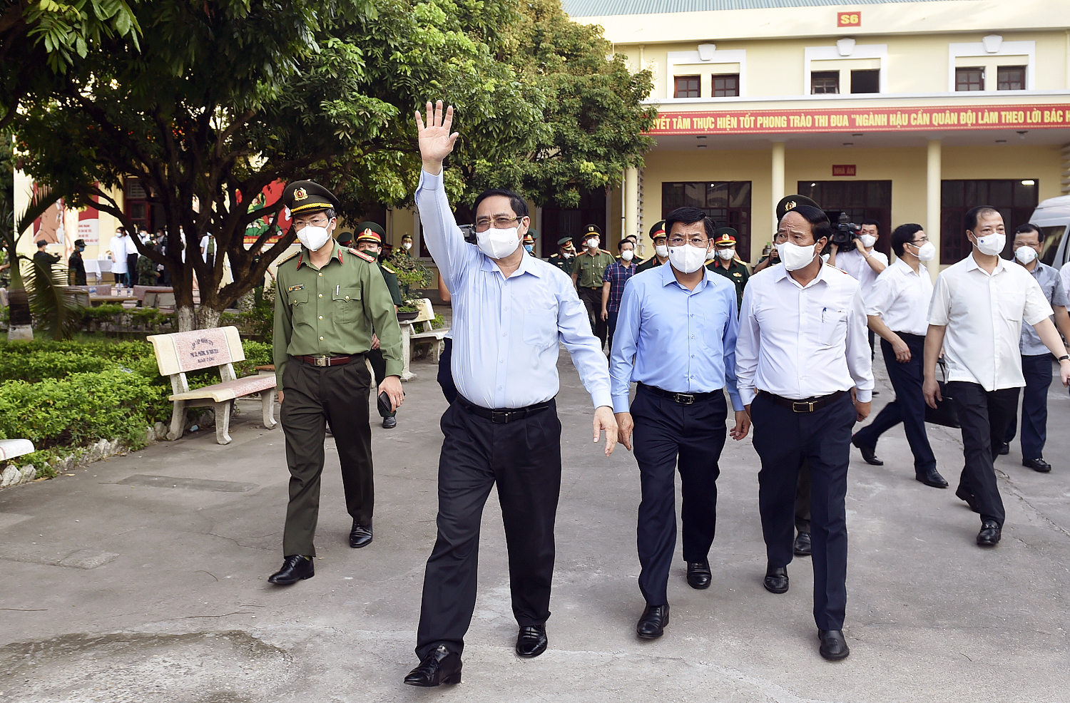 In Photos: Prime Minister encourages frontline anti-pandemic forces in Bac Giang