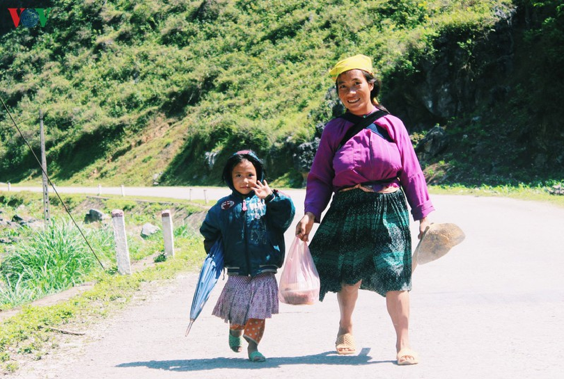 the hospitality of ethnic people on ha giang rocky plateau