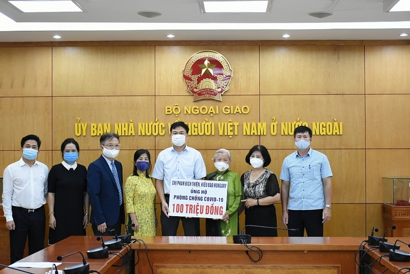 Overseas Vietnamese supports homeland’s Covid-19 vaccine fund