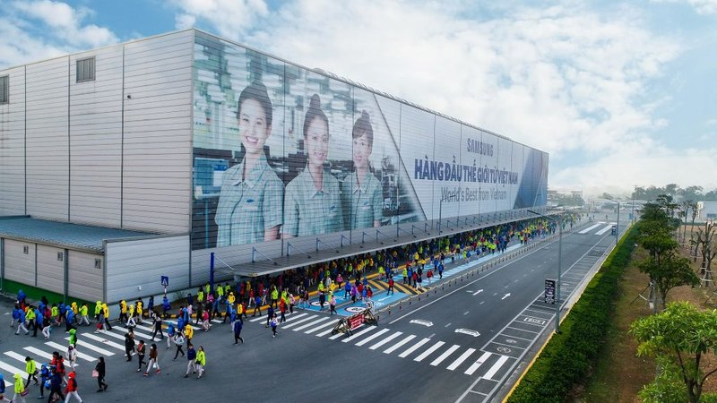 samsung denies shifting smartphone production from vietnam to india