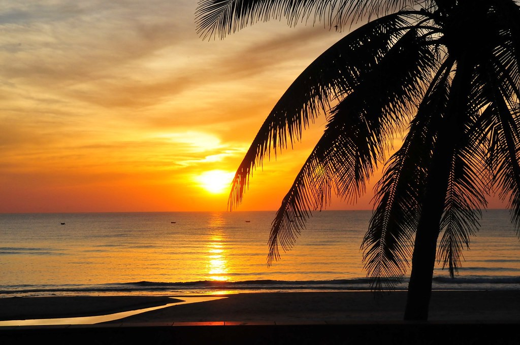 Spellbinding sunset in Da Nang under the lens of a foreign photographer
