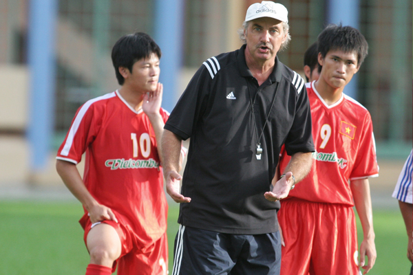 alfred riedl former vietnam football coachs passing vietnam football federation sends condolences
