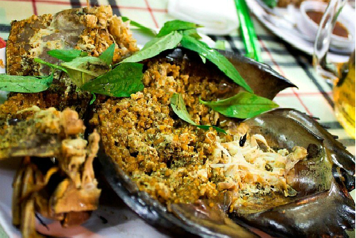 “Worth-try” appetizing seafood on Cat Ba Island, Northern Vietnam
