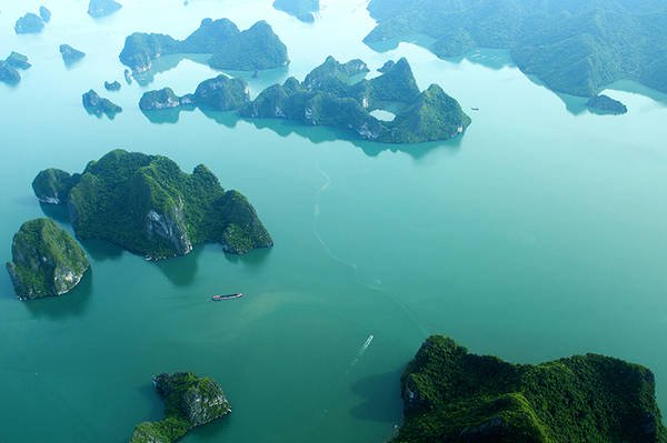 Five expensive travel experiences in vietnam