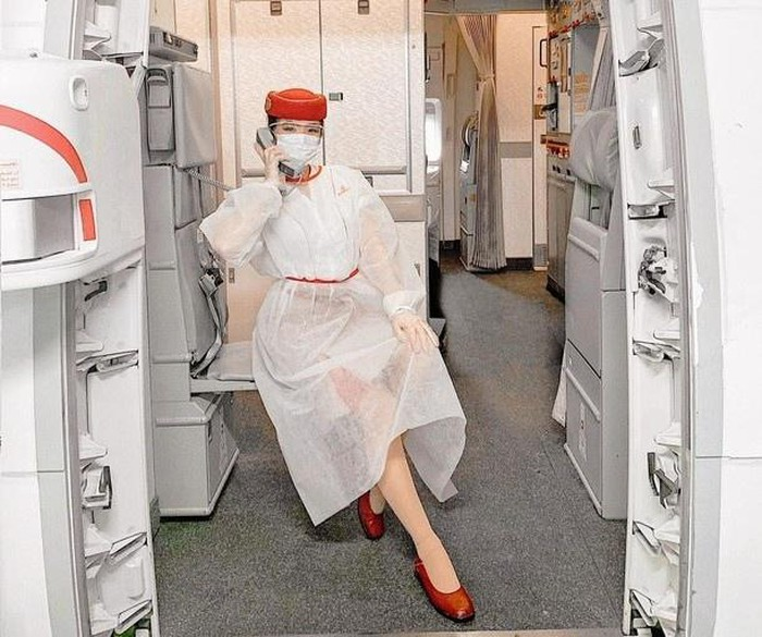 Vietnamese girl "conquers" seven world wonders as a flight attendant