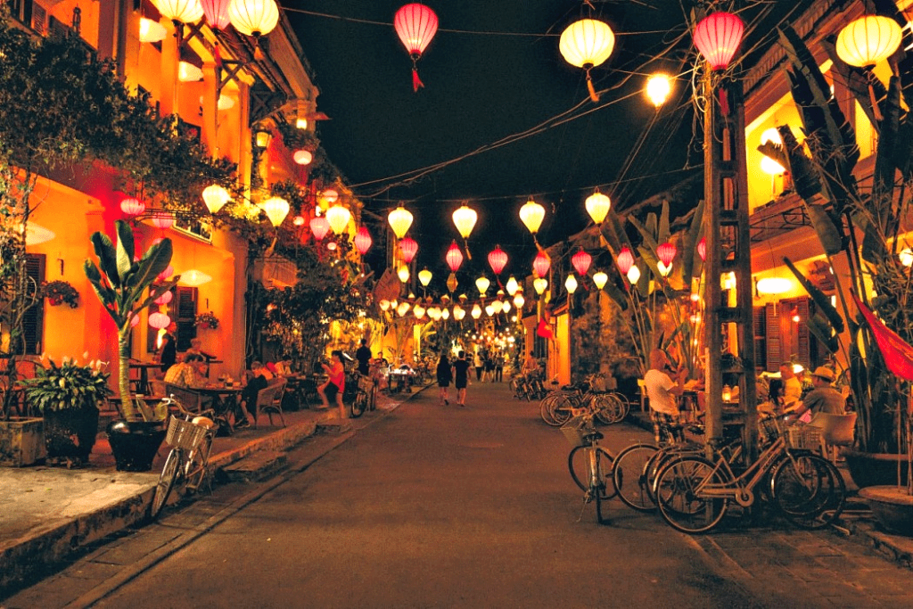 hoi an reopens pedestrian streets craft villages after months closing due to covid 19 and floods