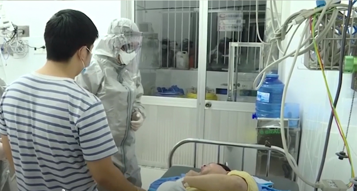 unforgettable photos of one year long fight against covid 19 in vietnam