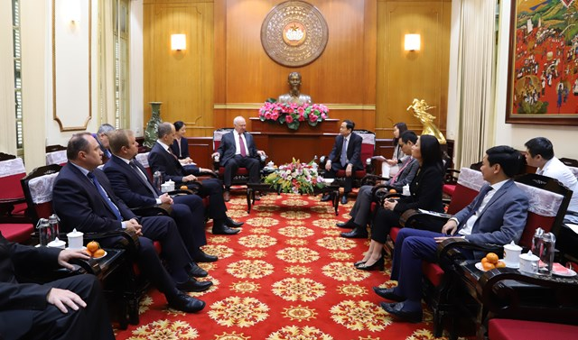 Russian Embassy in Vietnam hands over donation for flood victims in Central region