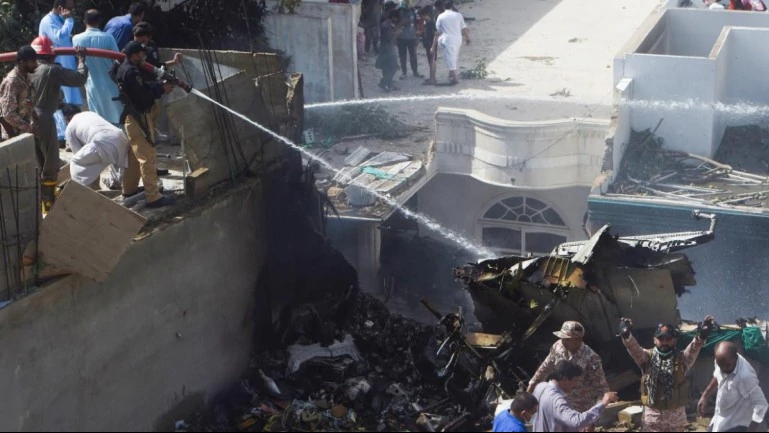 world news today pakistan international airlines flight crashed with 100 people onboard