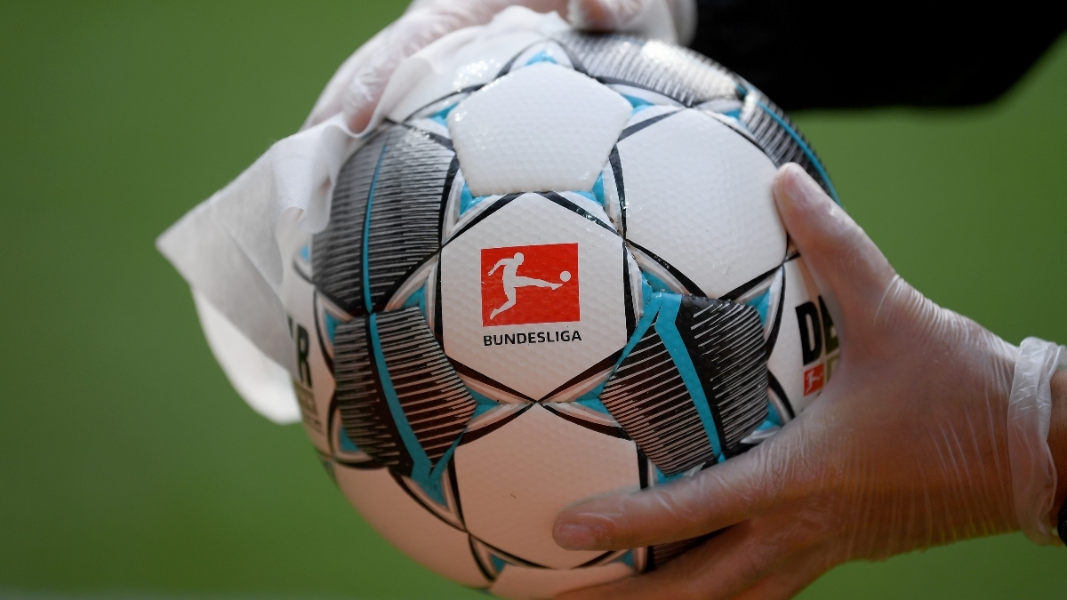 vietnams football returning to crowded stadiums overwhelms british media