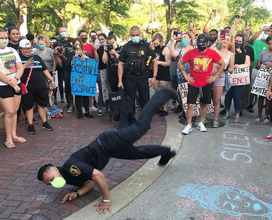 illinois police officers join unexpected dance battle with peaceful demonstrators