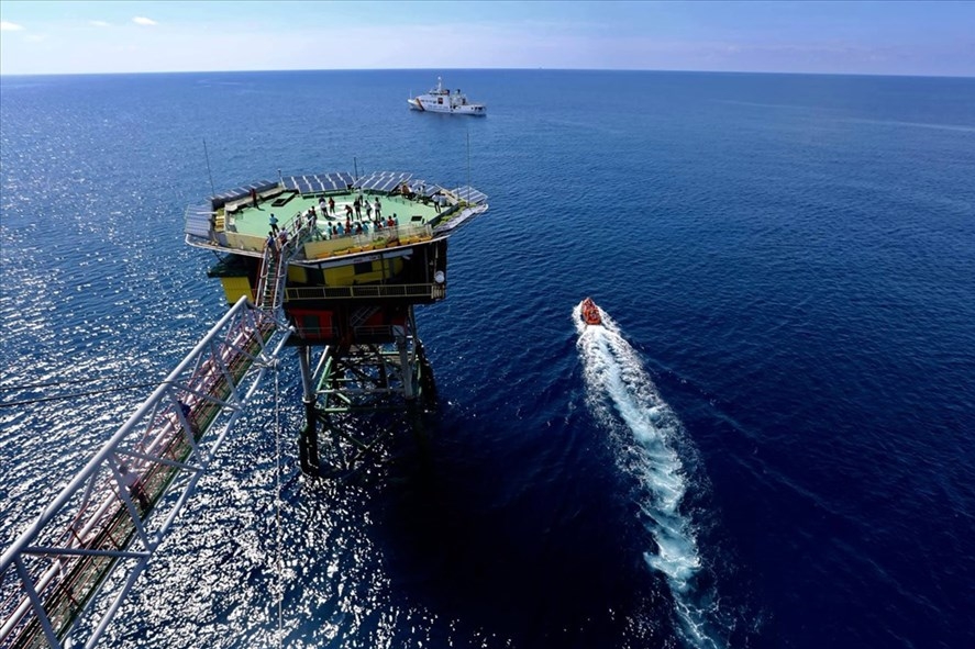 vietnam urges china to well control maritime conflicts at bien dong sea