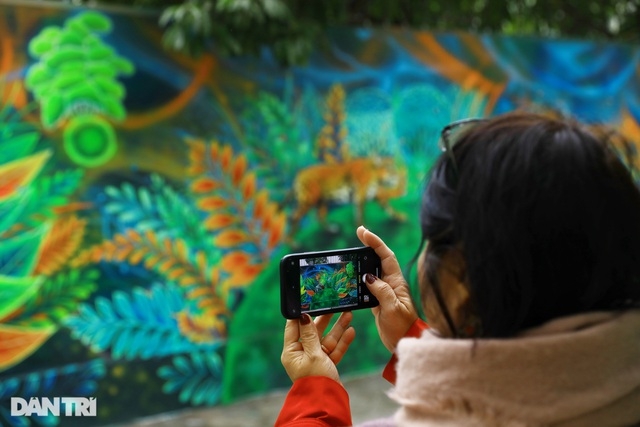 US Ambassador inaugurates environmental-themed mural in Hanoi