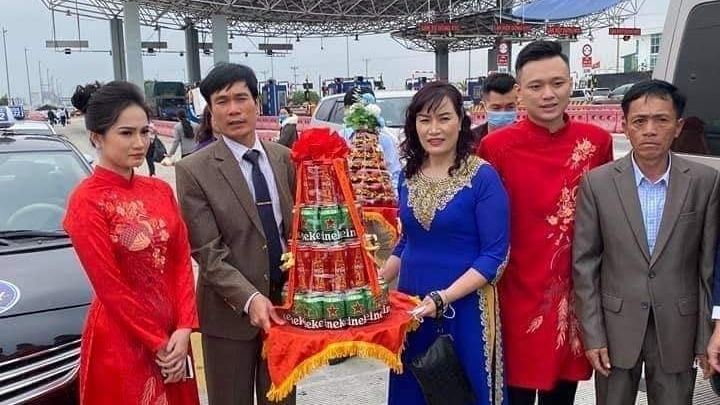 grooms wedding convoy detours nears brides house over covid 19 crackdown