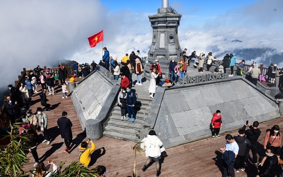 Tourist Sites Filled with Holidaymakers on New Year