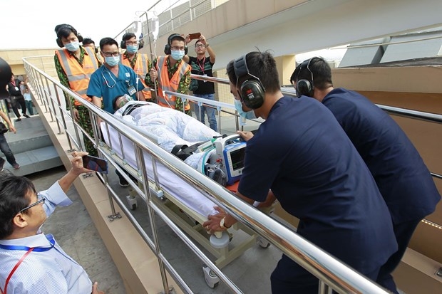 soldiers in white blouse dedicated to truong sa islands