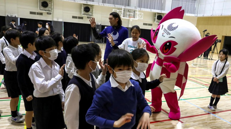 france shuts dozens of schools in bid to contain coronavirus