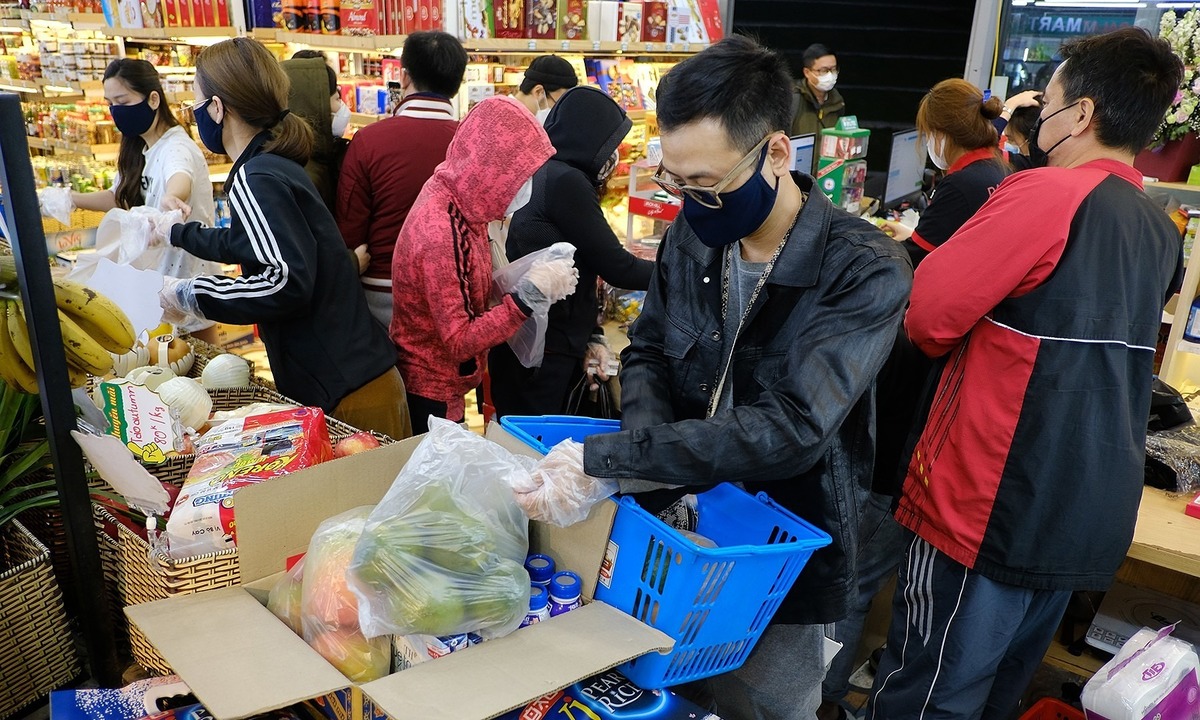 latest news covid 19 in hanoi no need to hoard up on daily necessities