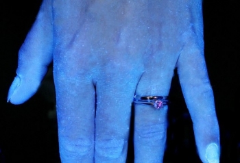 UV pictures shows why a 30-second hand-washing with soap is a must