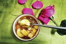 vietnamese sweet tofu pudding in syrup dessert