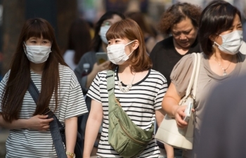 latest coronavirus news in europe lockdowns in france and uk may last to may russias outbreak described as in bleak terms