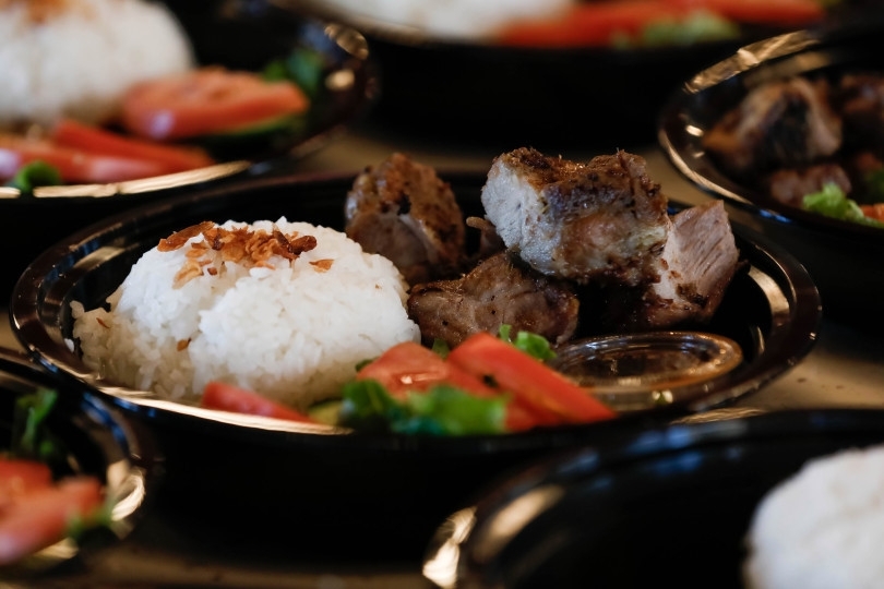 american doctors thank vietnamese restaurants for donating meals
