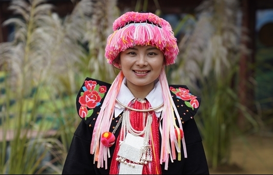 first dao tuyen ethnic woman to earn masters degree abroad against adversity