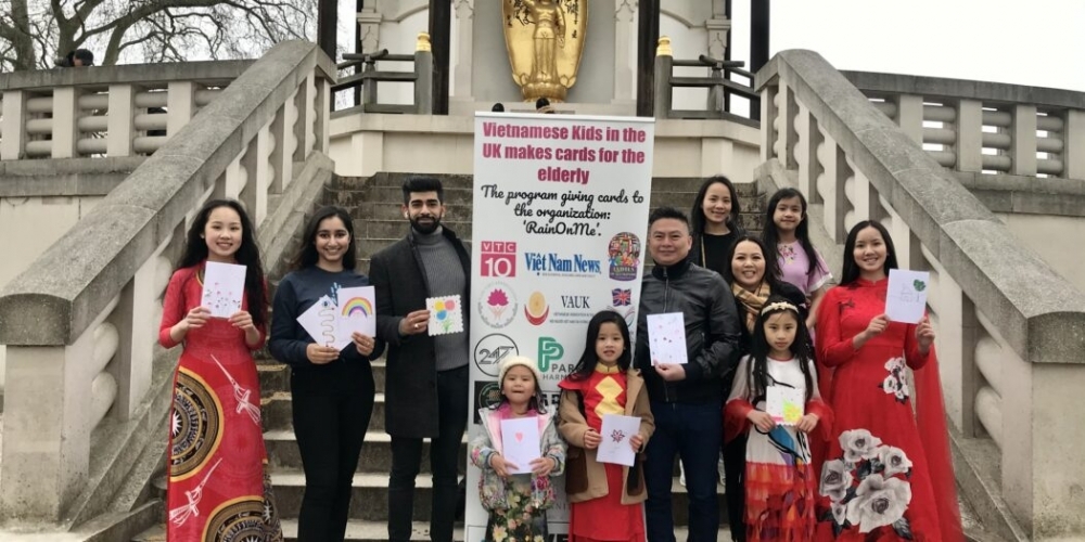 vietnamese british kids send hundreds of hand made cards to nursing home