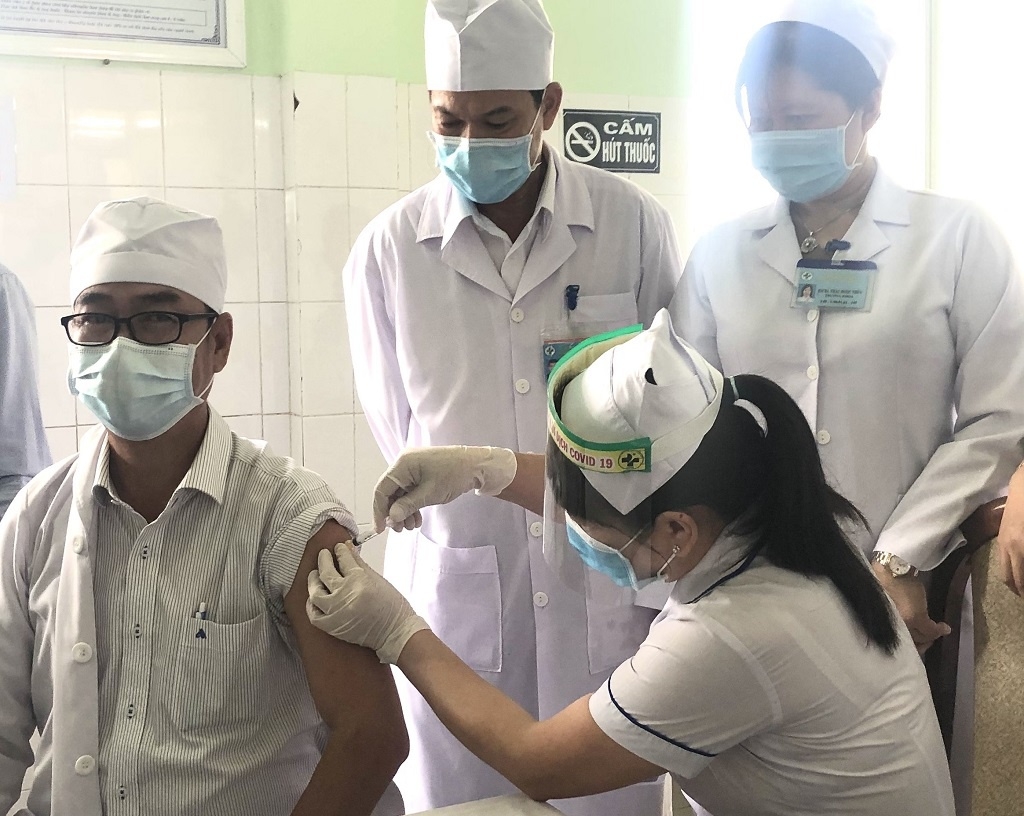 teachers at mekong delta prioritized for covid 19 vaccine