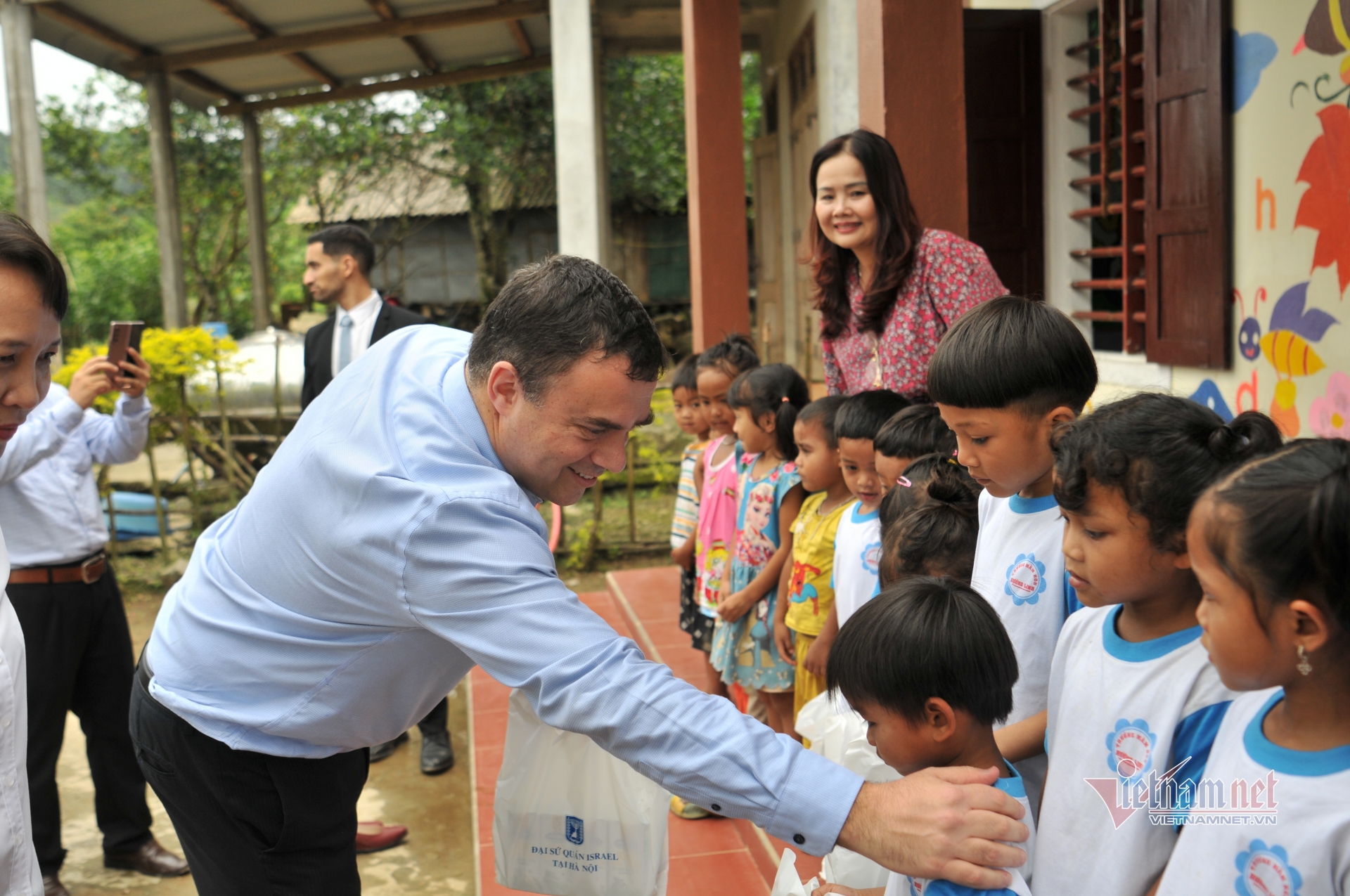 we want to bring prosperity for quang tri residents israeli ambassador says