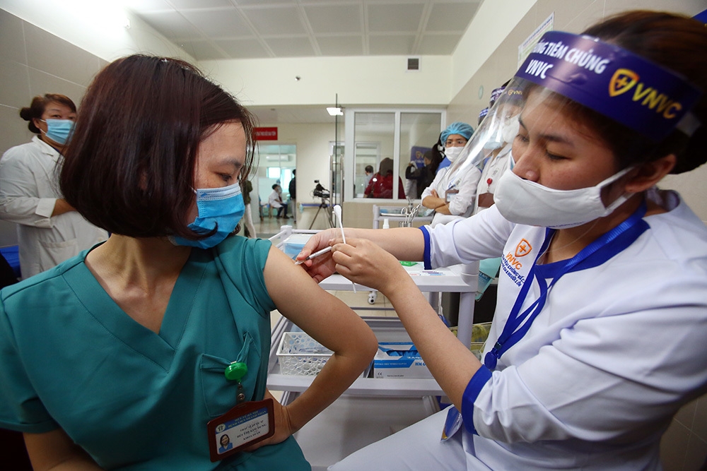 Hanoi to offer free Covid-19 vaccination to residents aged 18-65