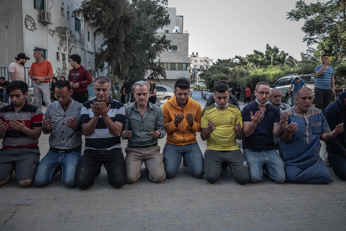 world breaking news today may 17 israel launches new airstrikes hamas continues to fire rockets