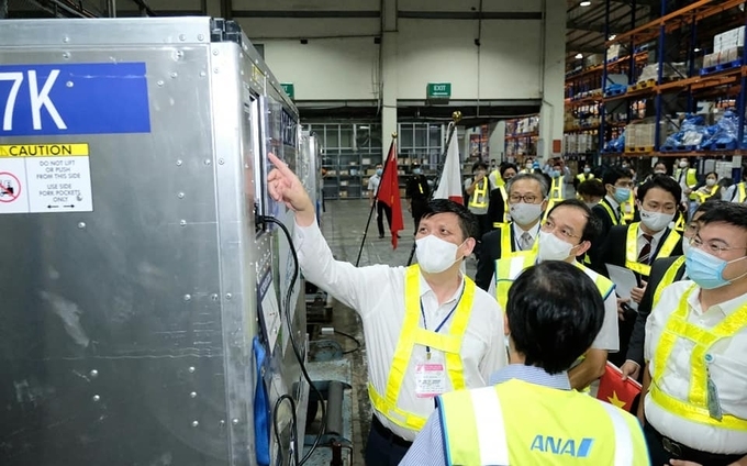 nearly 1 mln covid vaccine doses arrive in vietnam